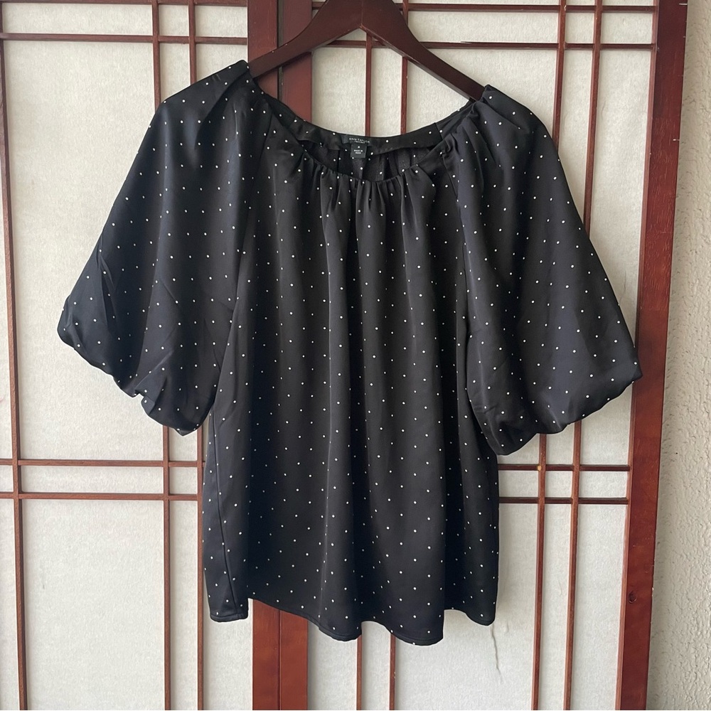 Ann Taylor factory Black Polka Dot puff sleeve Top in excellent worn condition